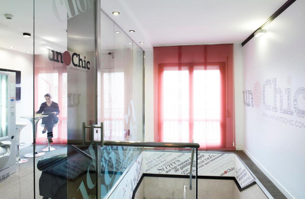 Hospedium Hostal Un Punto Chic Huesca Exterior photo