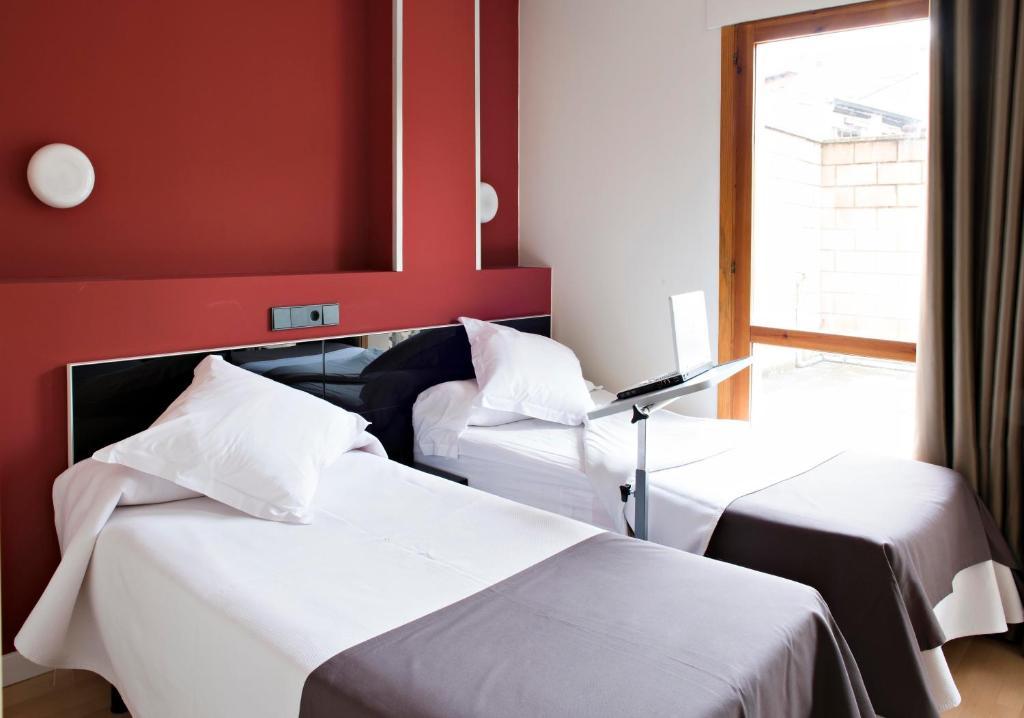 Hospedium Hostal Un Punto Chic Huesca Exterior photo